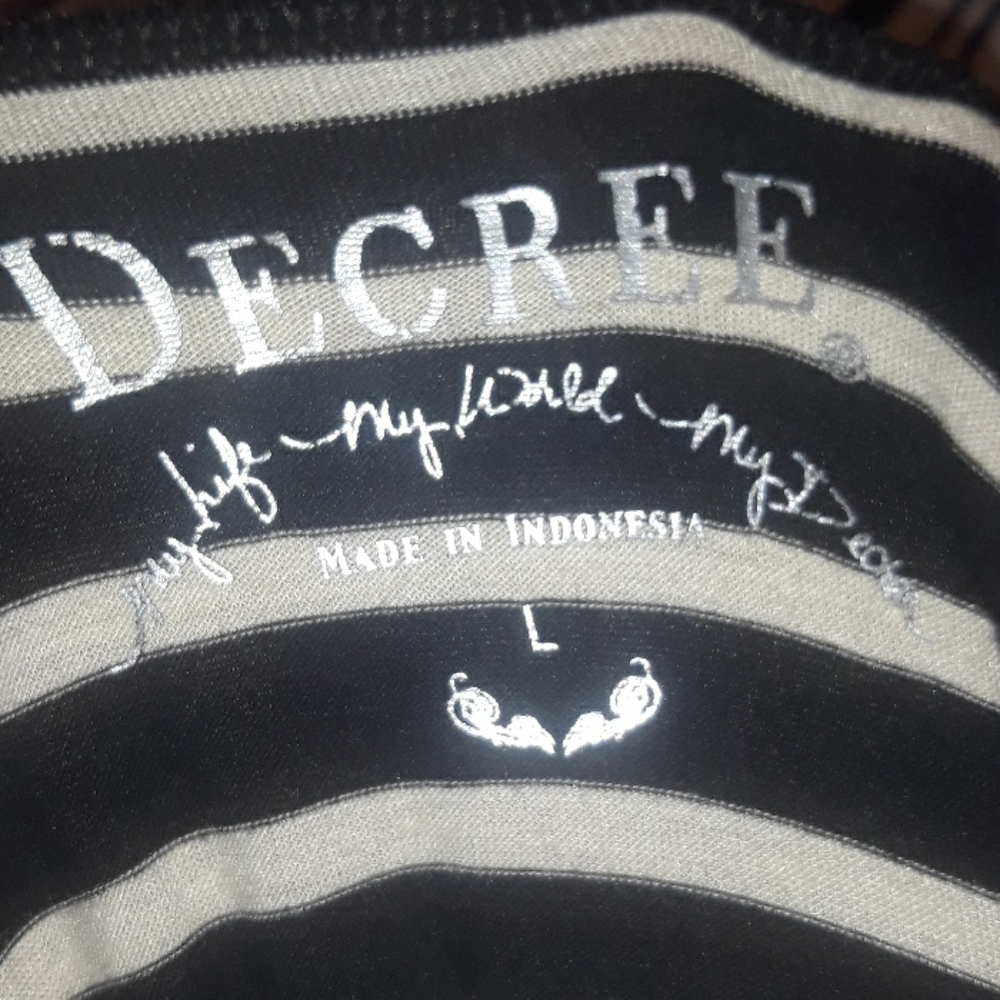 Clothes - Picture 2 of 4